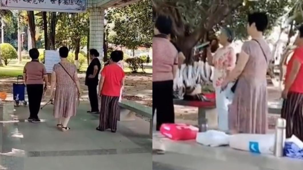 大媽在公園合唱《菊花台》。（圖／翻攝自微博）