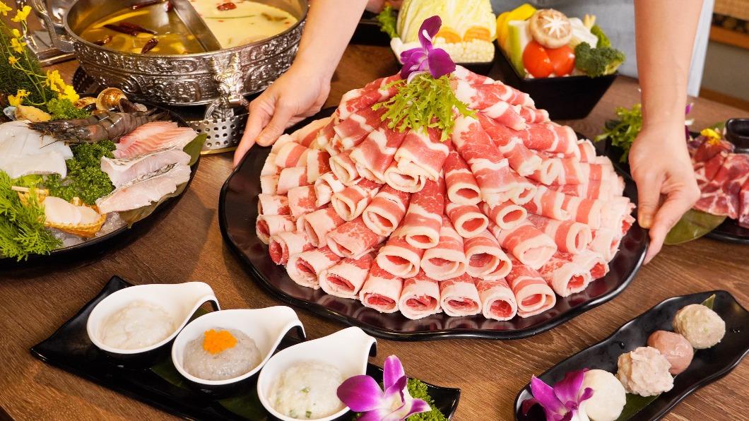 宮廷火鍋名店「問鼎」推出爸爸幾歲送幾片肉活動。(圖/業者提供)
