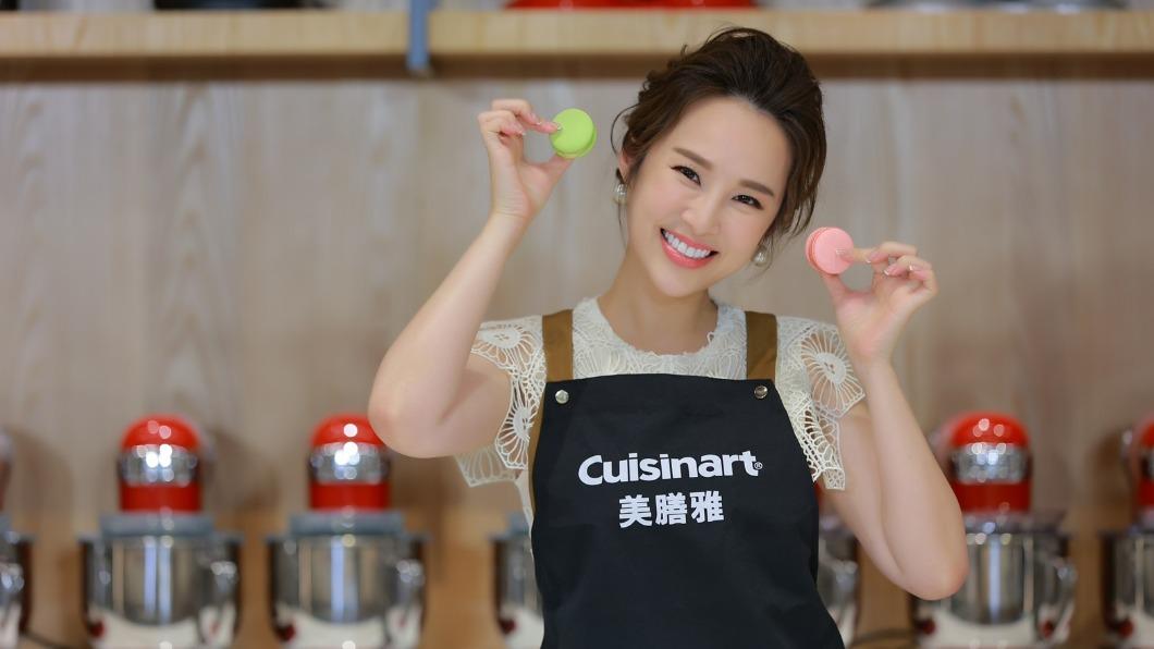 張齡予製作甜點。(圖/美膳雅提供)