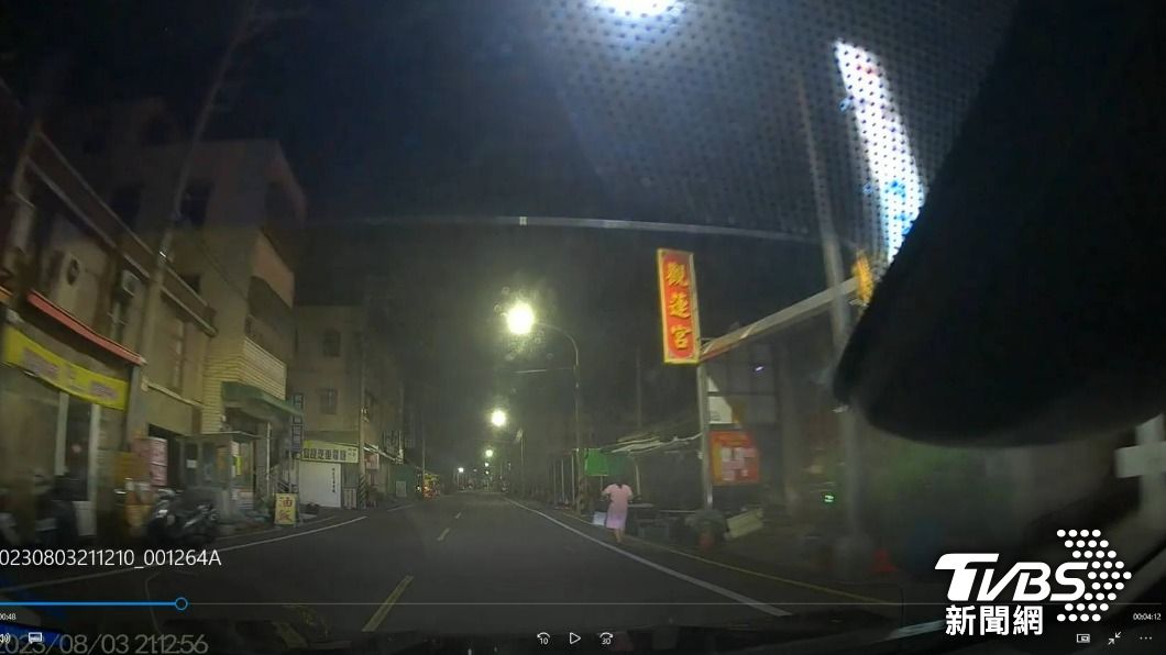 警方開始在周邊巡邏尋找,最後在布袋鎮太平東路一帶發現女子。(圖/TVBS)
