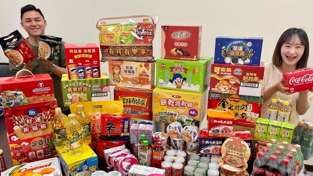 民眾常買的品牌、零食乾貨、水飲等,momo也推出箱購優惠。(圖/momo提供)
