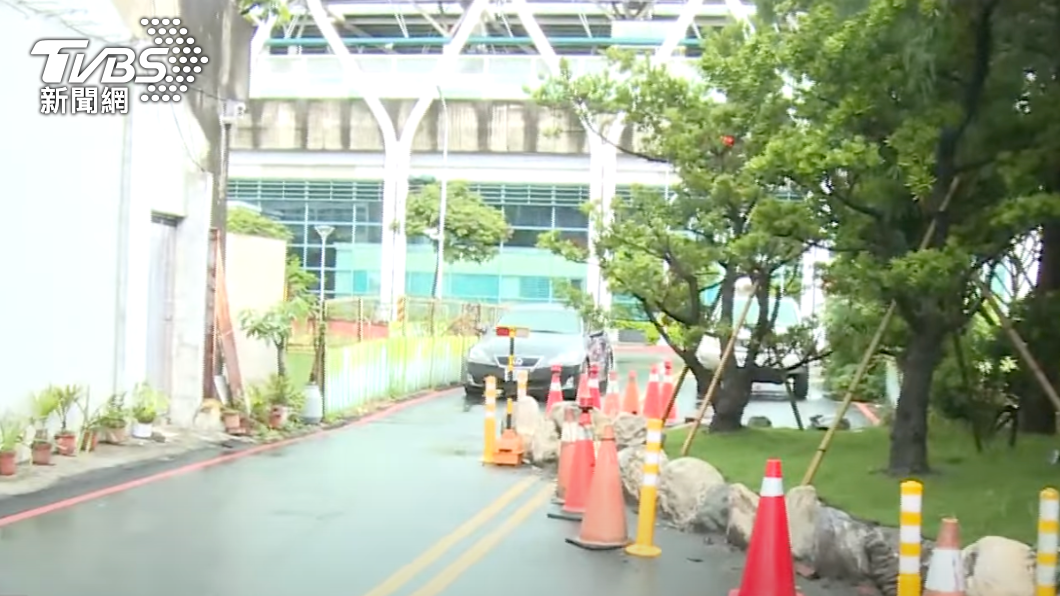 彭姓地主希望藉由此做法能讓公所願意進行協商溝通。（圖／TVBS）