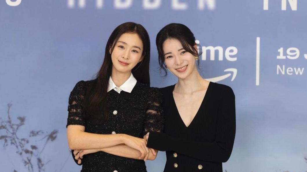 女神金泰希搭檔林智妍出演懸疑驚悚劇《有院子的家》。(圖/翻攝自@limjjy2 IG)