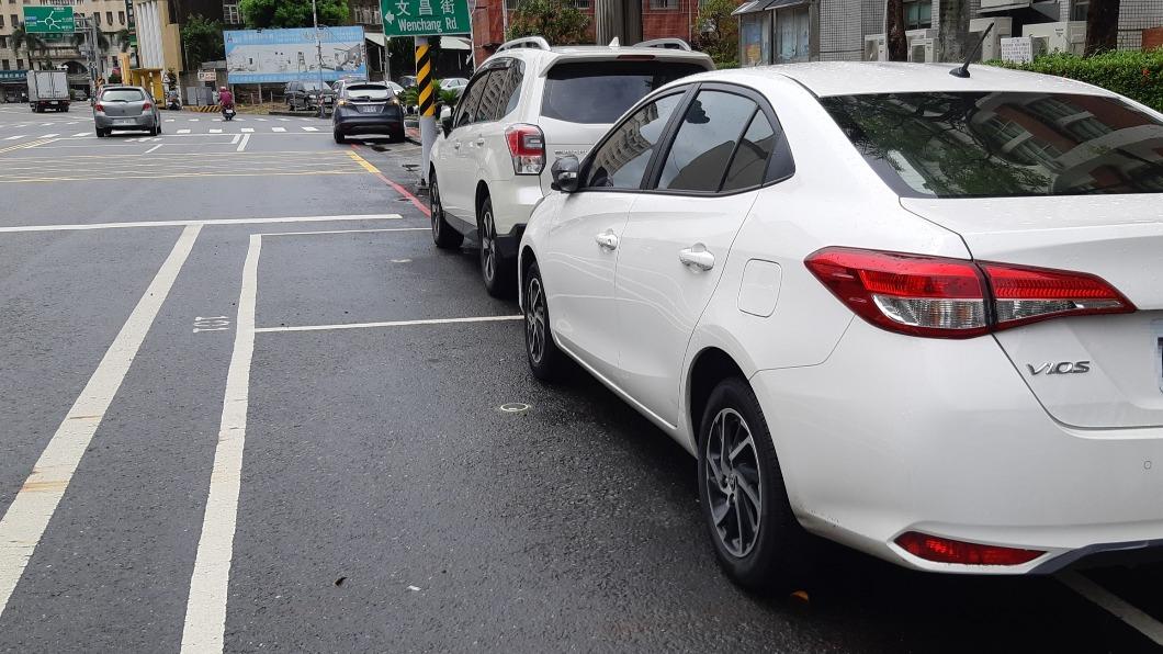 躲停車費?台南路邊車格驚見1奇景 當地人酸爆:台灣刁