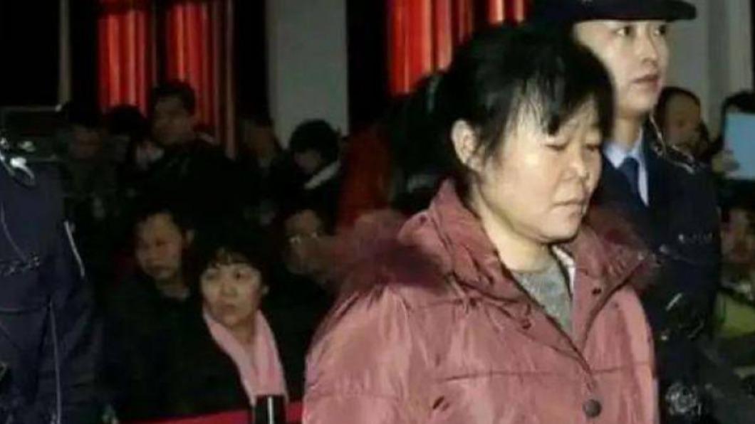 婦產科主任張素霞截至2013年已拐賣了26名嬰兒。（圖／翻攝自微博）