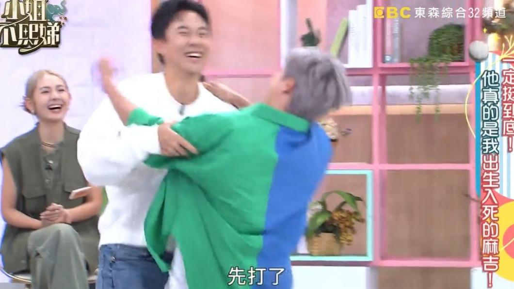 阿本作勢要打劉書宏。(圖/東森提供)