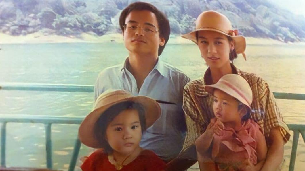 王思佳曬出年幼時與父母的合照,高顏值意外成亮點。(圖/翻攝自王思佳臉書)