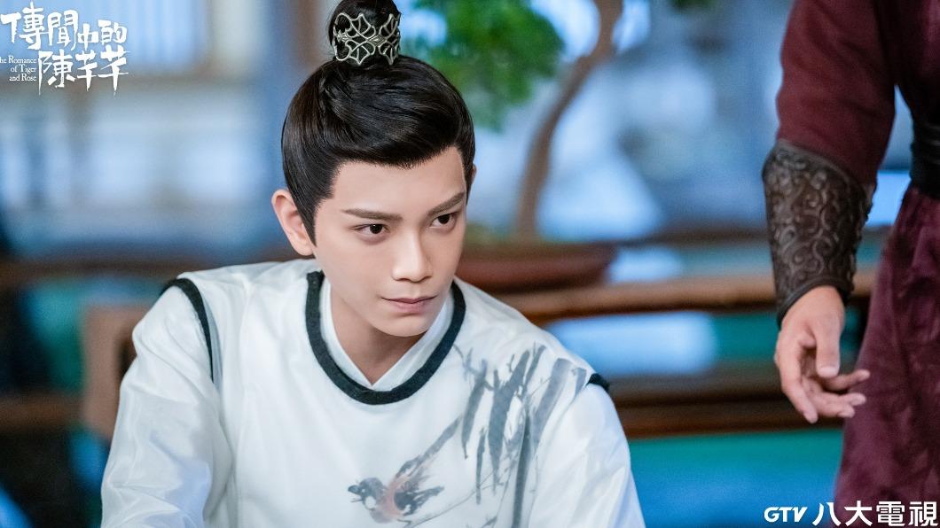 丁禹兮劇中是一位病弱傲嬌的美男子。(圖/八大提供)
