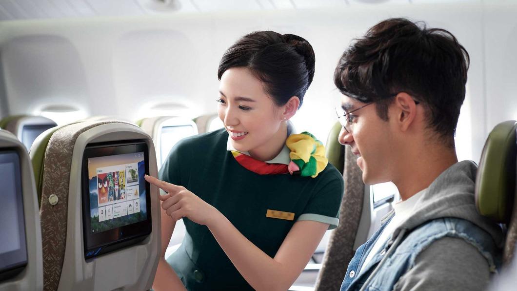 旅客凡購買長榮航空(含立榮航空)指定航線機票,加購高鐵車票即享標準車廂全票8折。(圖/高鐵提供)