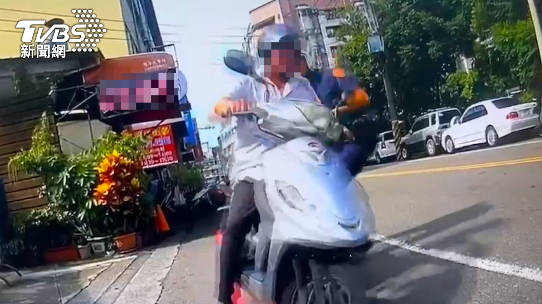 謝男騎車逃逸。(圖/警方提供)