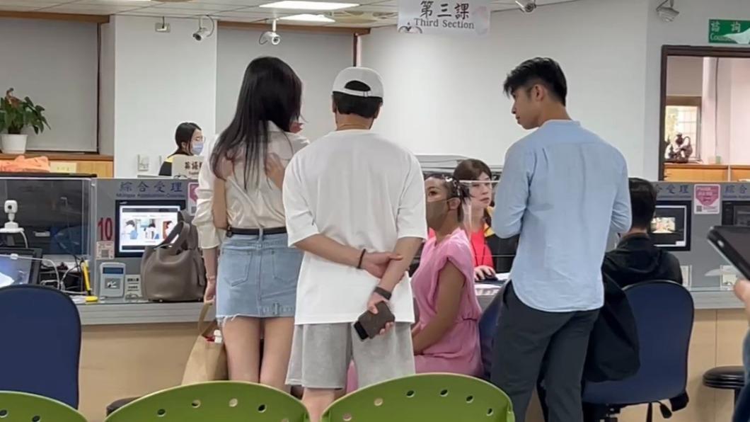 賴慧如升格劉太太!證婚人驚見「大咖天王」 低調穿著認不出