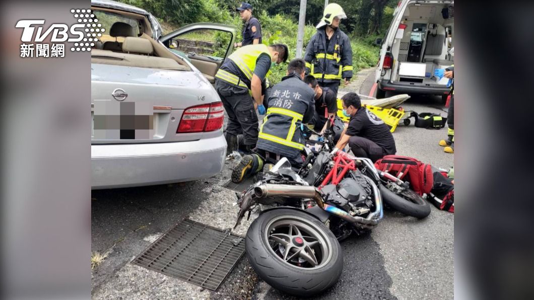 陽金公路死亡車禍!車左轉撞重機 騎士噴飛撞破玻璃掛車門亡