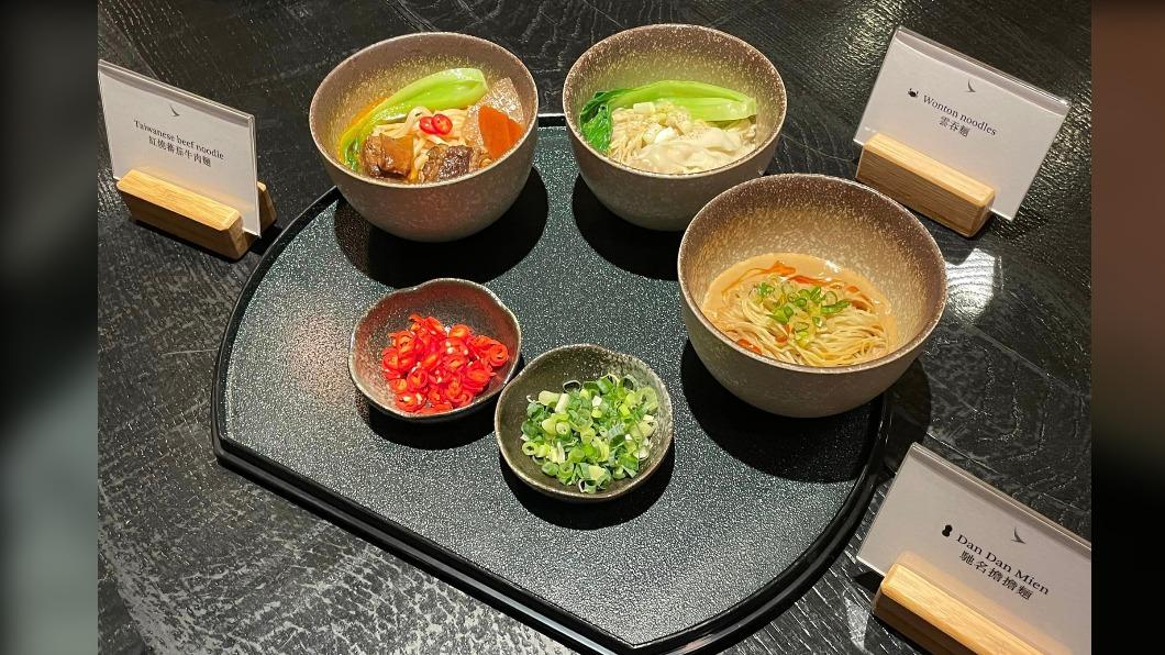 國泰航空貴賓室麵食(圖/蓋瑞哥 機票獵人提供)