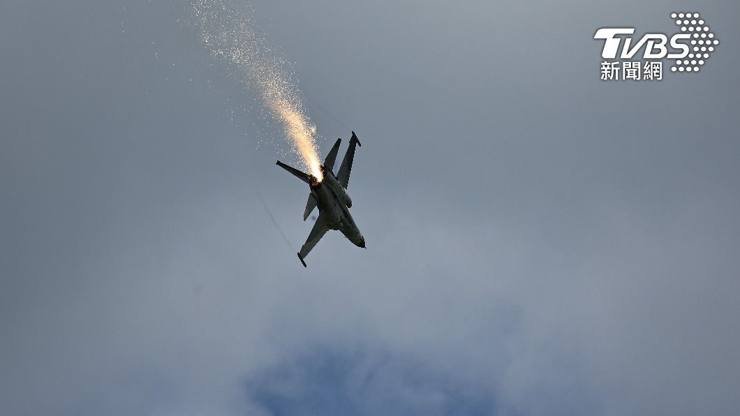 空軍清泉崗基地今發生IDF戰機「引擎起火」迫降意外。（圖／鄭勝為攝）