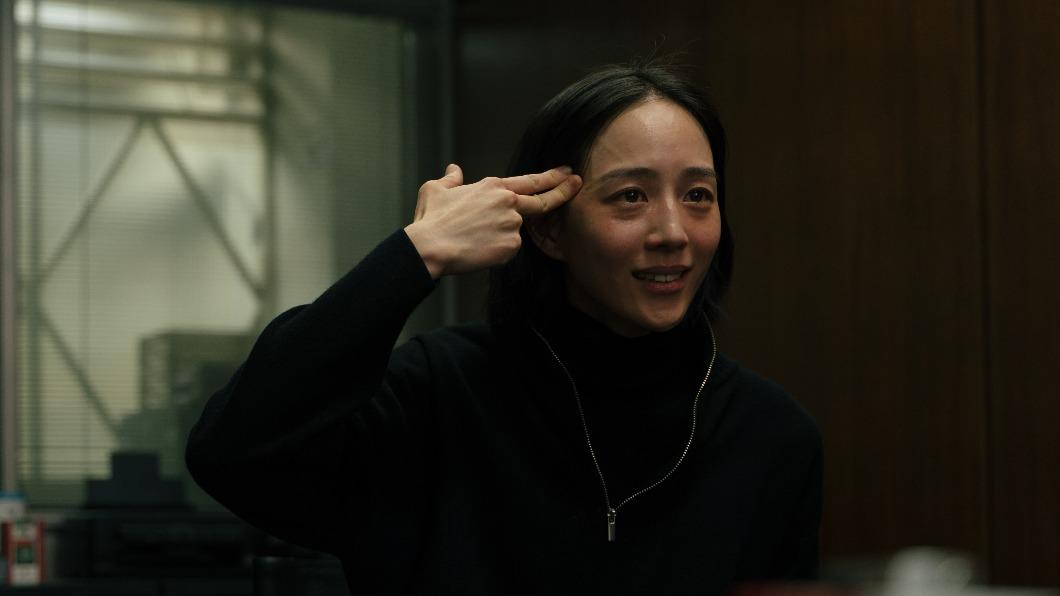 張鈞甯飾演厭世女警,拍攝時刻意耍孤僻,不與人互動。(圖/華映娛樂提供)