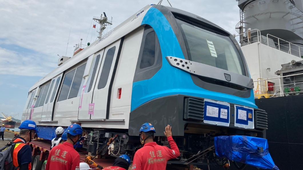 捷運三鶯線首列車正式抵台