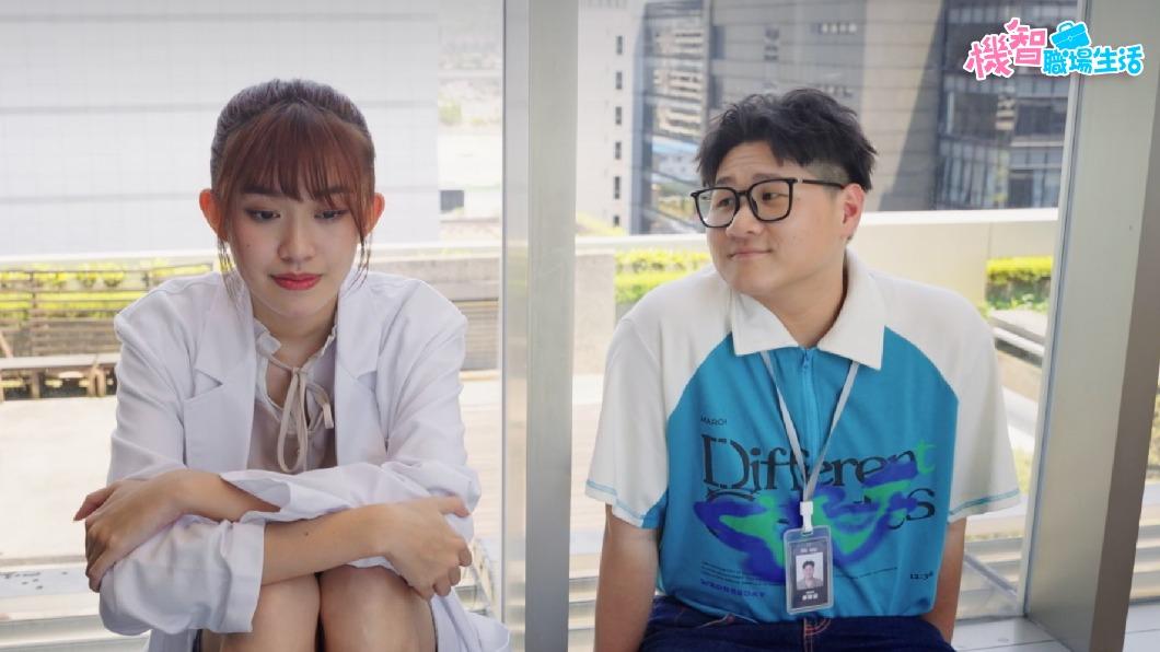 鄭豐毅(右)陪伴紀欣伶度過失戀時刻。(圖/LINE TV提供)