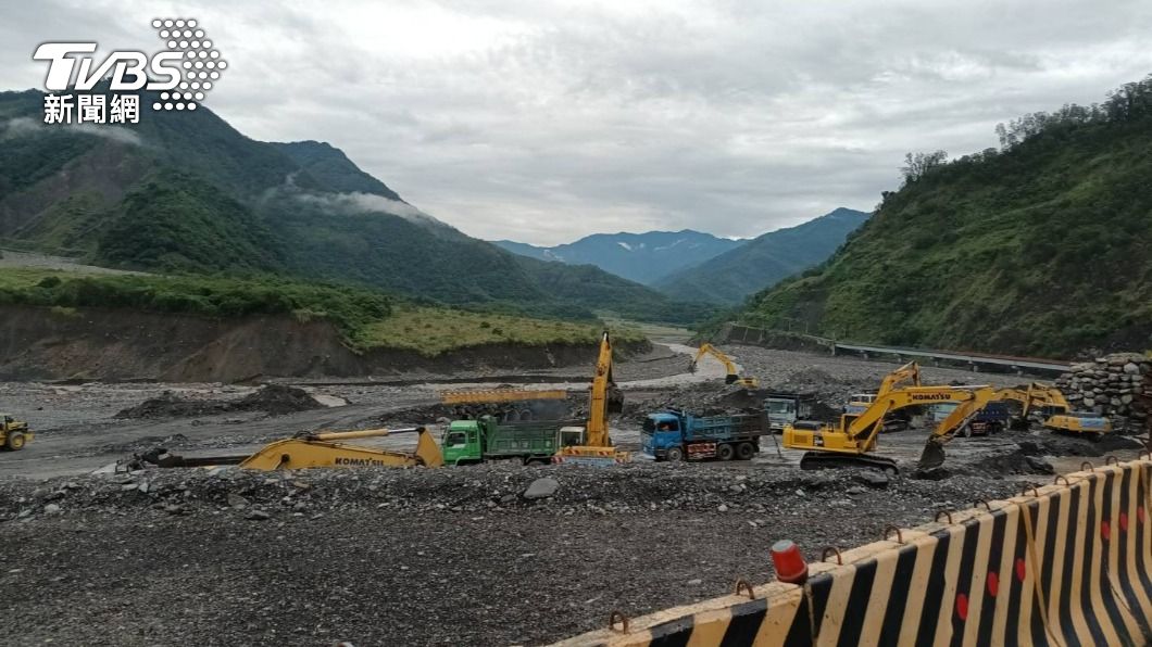 不再是孤島!台20線明霸克露橋河床便道搶通 開放時間曝光
