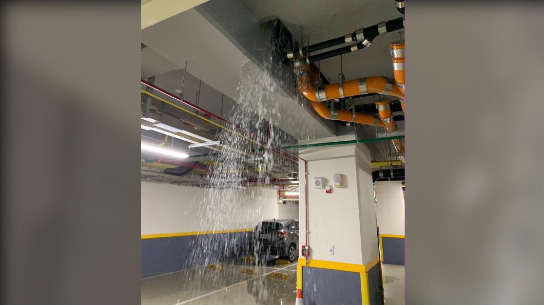 北市灌暴雨!社會宅水淹大廳「地下室噴水」 議員批:工程品質還是沒進步