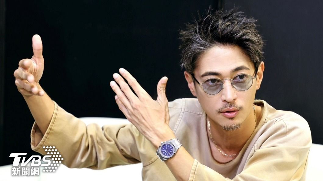 自始至終窪塚洋介最愛的仍是街頭風,只是現在多了一些高檔品牌幫他襯出熟男魅力。(圖/張哲鳴攝)