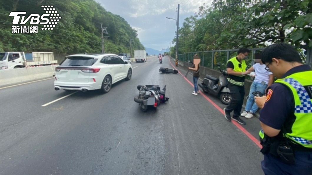 八里吊車機械故障「沿路漏油」 6機車輾過慘摔7人