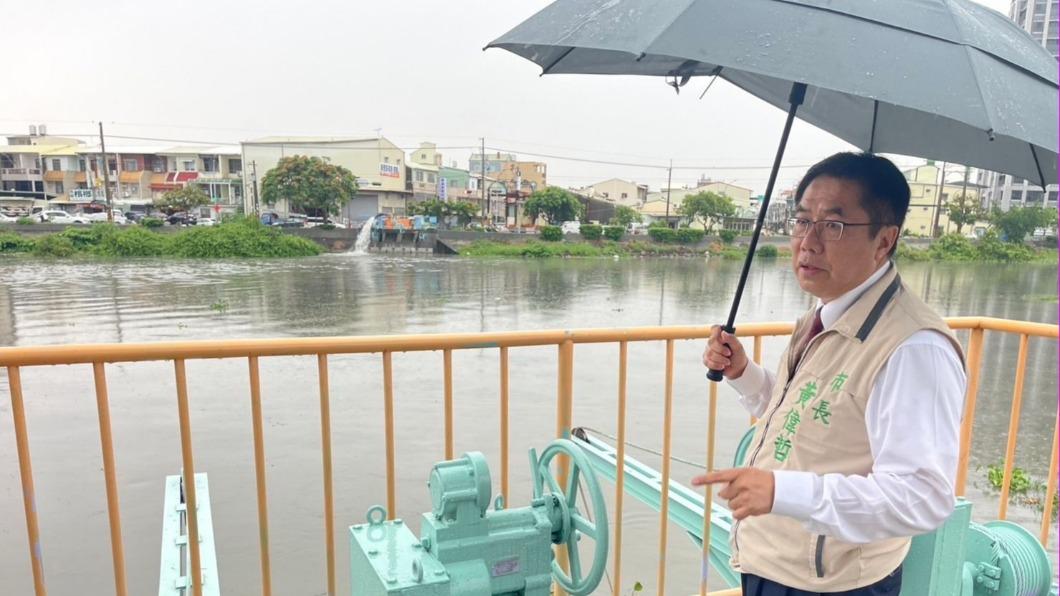 怕了?雨彈又襲台南!黃偉哲一早急發聲 臉書又炸裂
