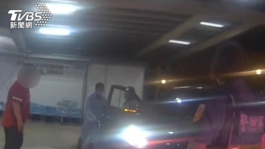 遇暴雨車流量大!孕婦臨盆開4指 警急開道火速送醫