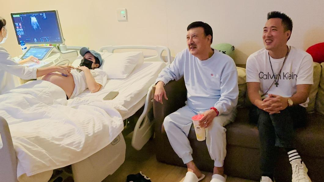 余天陪媳婦照超音波「笑容裂到太陽穴」 喜收兒驚喜:最棒父親節禮物
