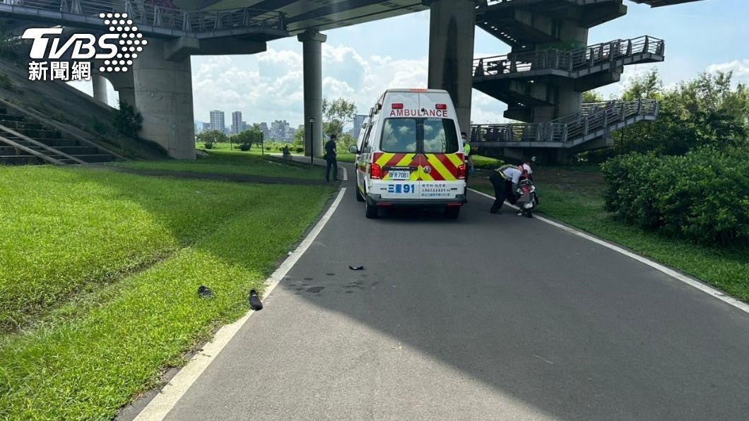 三重男騎車上新北大橋突「棄車墜橋」 重摔倒臥血泊亡