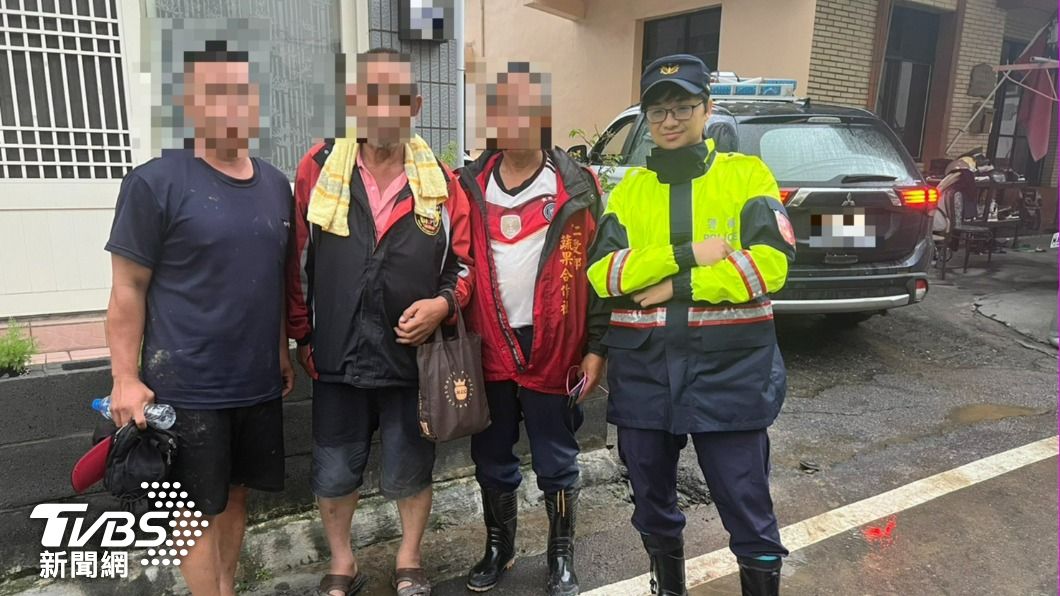 員警一起救出父親、堂叔。（圖／民眾提供）