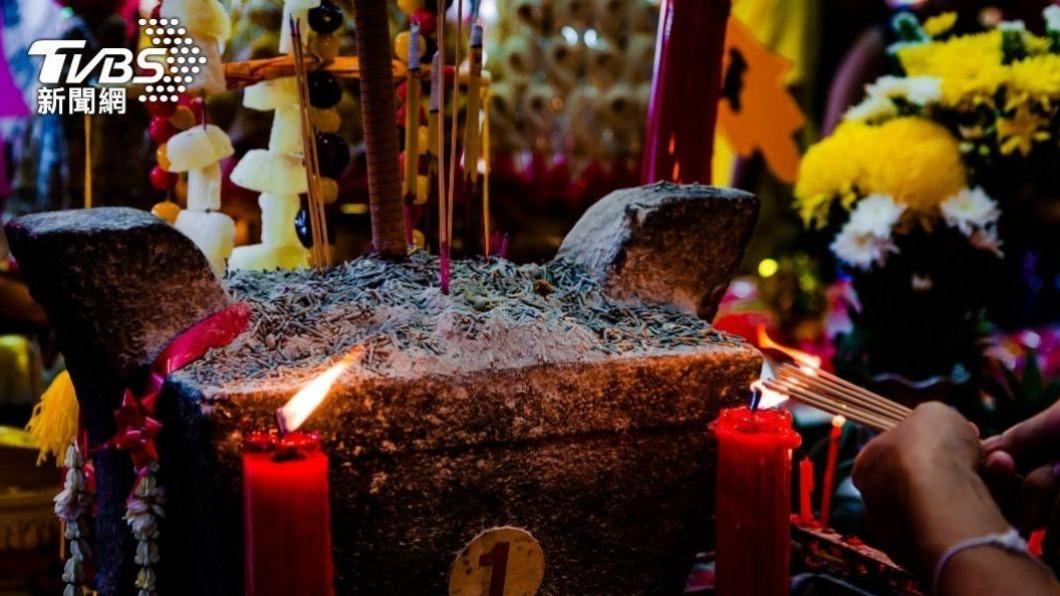 對祭品不尊重，小心惹怒好兄弟。（示意圖／shutterstock達志影像）