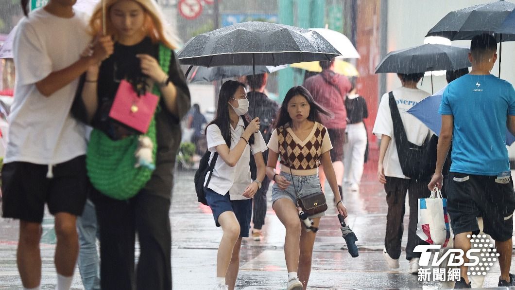 下波鋒面明報到!週末北部溼答答 低溫「暴跌10°C+」