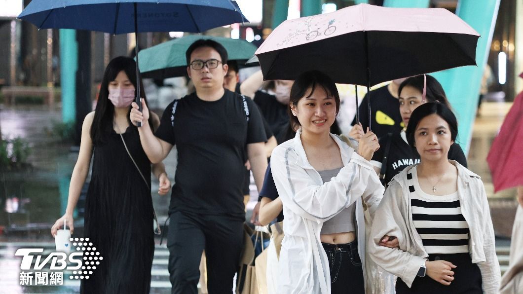 明起4天低壓大雨開炸！全台都有雨　中南部「下到發黃」
