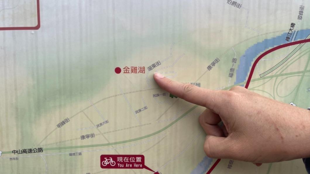汐止自行車步道導覽看板錯誤多達10處以上。（圖／市議員張錦豪提供）