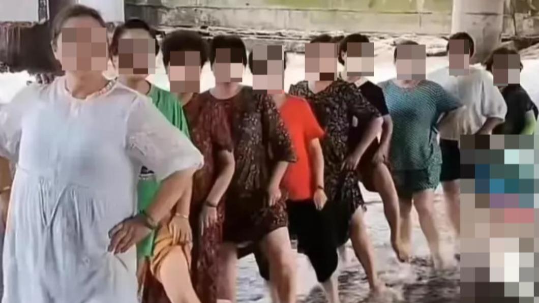 想跳水上廣場舞！11大媽下秒遭沖走　7人拉起已成冰屍