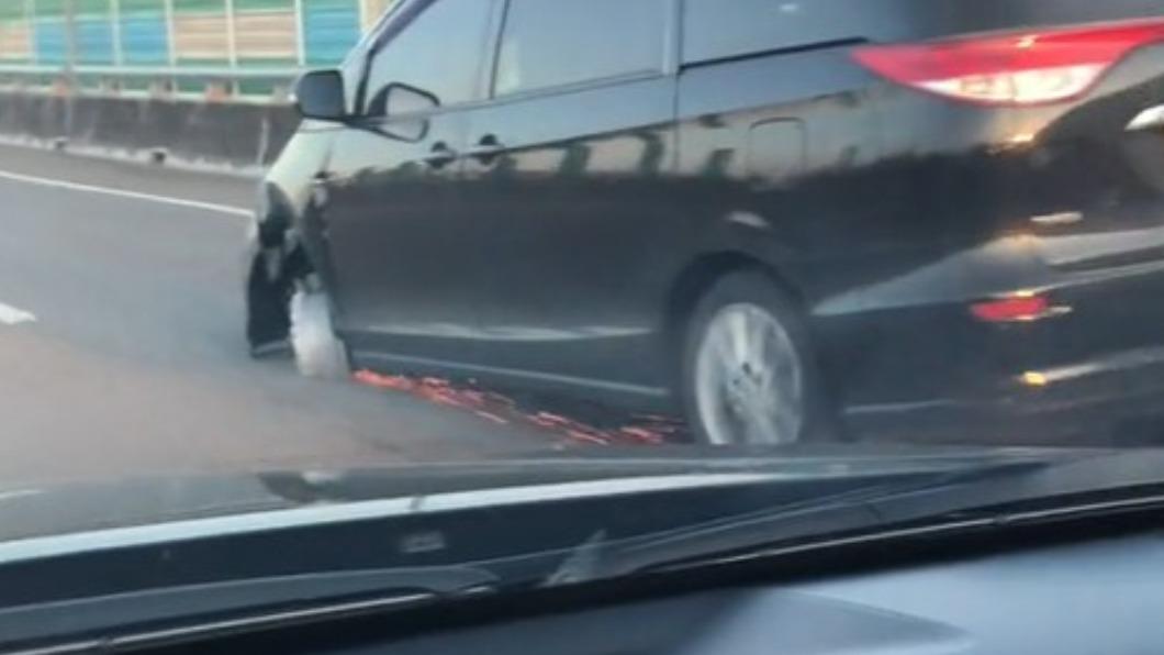 三輪車跑得快?「左前輪消失」噴火花照衝 網驚:真人GTA