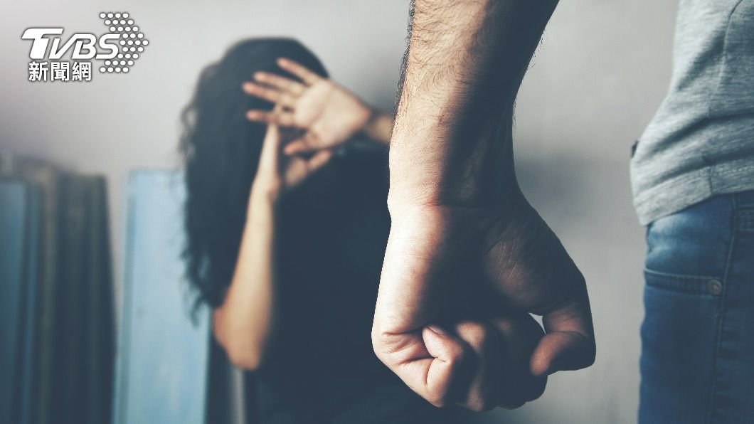 正妹刺青師被打到癱瘓臥床 冷血家暴男竟不認罪