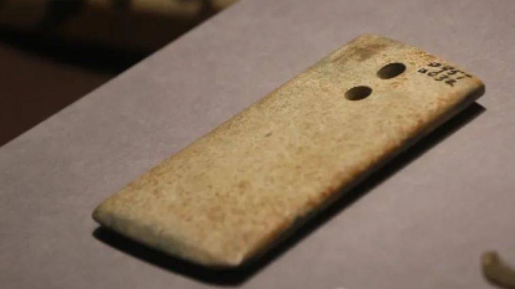 雙乳石鏟是新石器時代主要被用作農業生產的器具。(圖/翻攝自冷知識bot 微博)