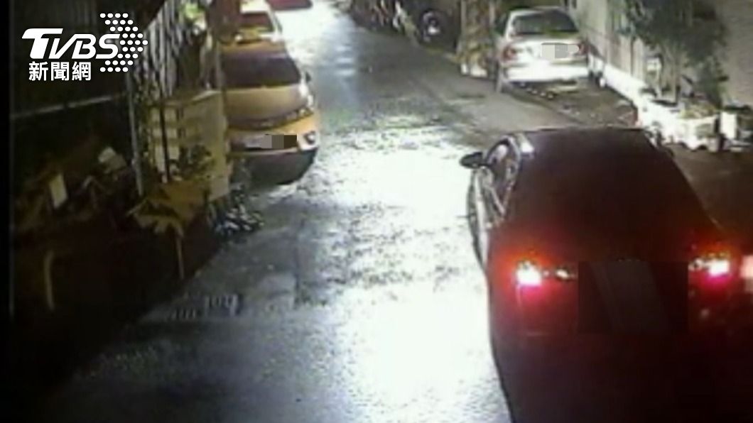 快打警力抵達案發現場後,嫌犯早已坐車逃逸。(圖/TVBS)