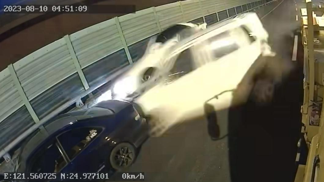 駕駛誤闖施工車道高速猛撞2車 挨批「自殺攻擊」