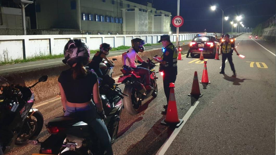 新北警察局金山分局加強交通執法,7月至今取締83件無照駕駛違規案件。(圖/翻攝自金山警好讚)