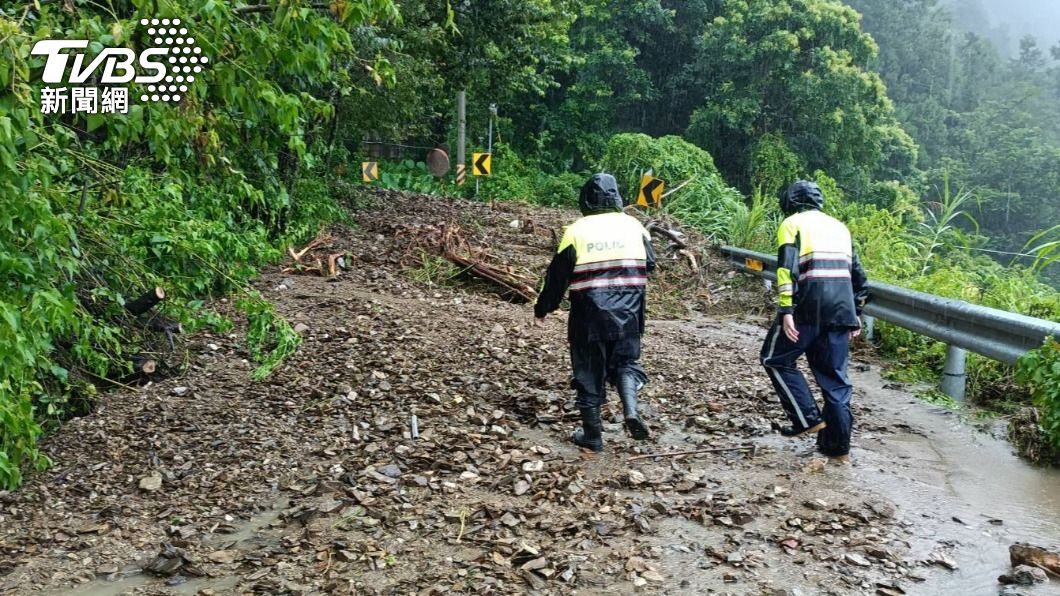 蜜月驚嚇！颱風暴雨掏空廬山地基　新加坡夫妻慘受困5天
