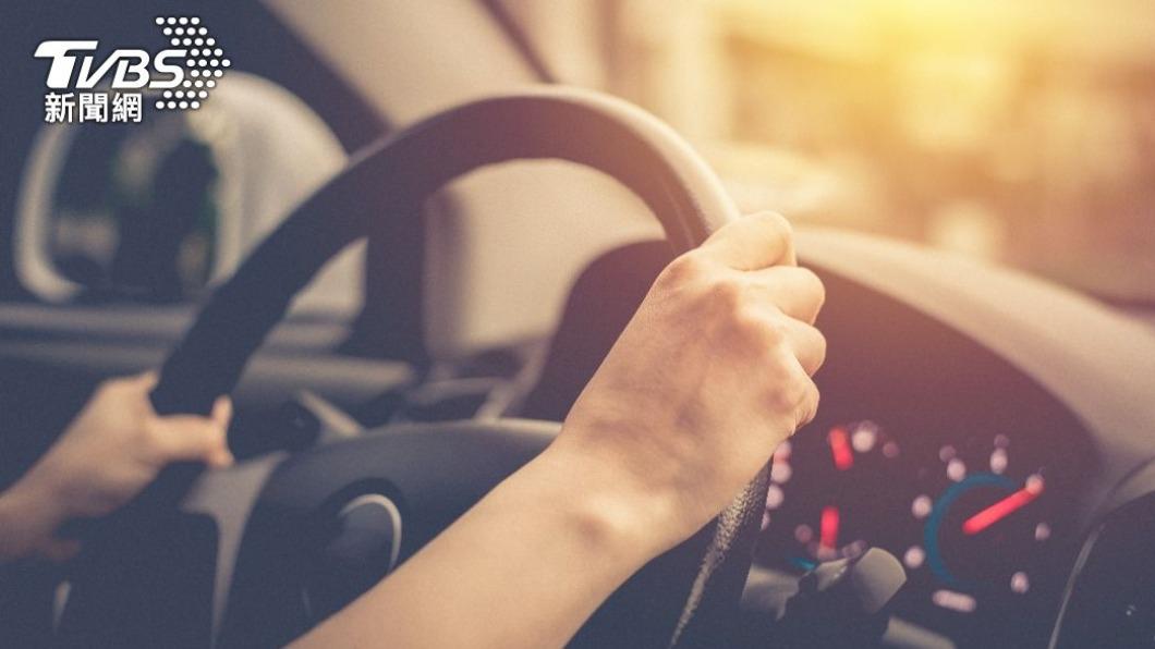 正妹同事深夜求搭便車!人夫「1理由」秒拒 網讚:老公就要找這種