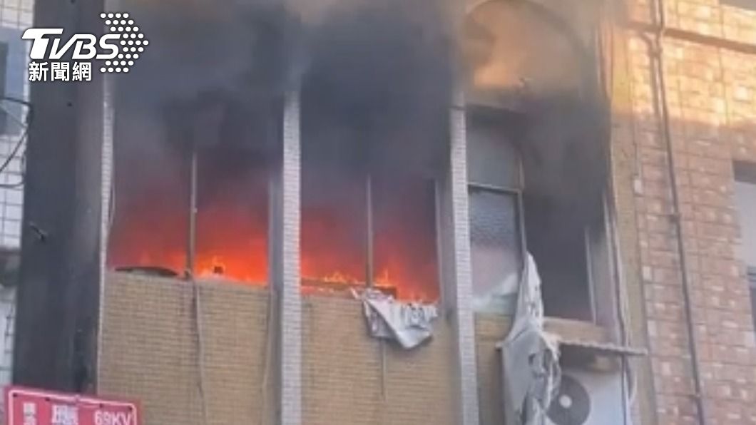 桃園平鎮疑瓦斯氣爆火警!1至3樓陷火海 屋主燒成焦屍