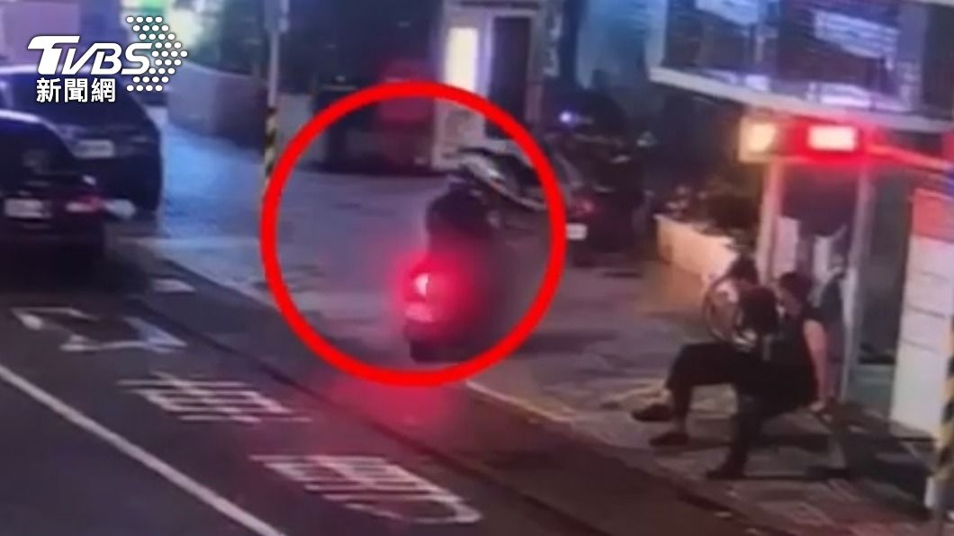 以為要搶劫!女領錢被「平頭男」緊盯嚇哭 真相竟是警抓車手