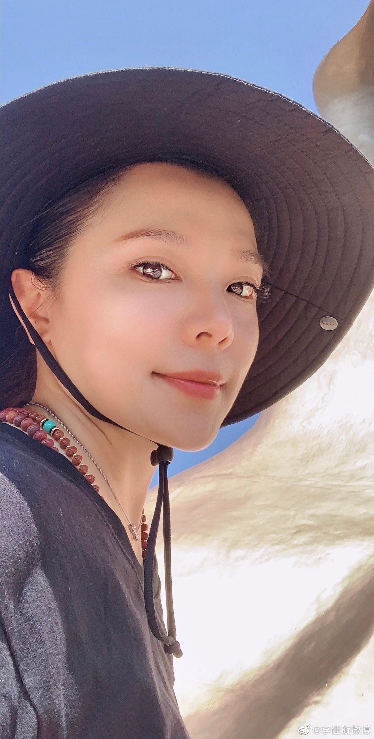 李佳璇如今到處旅行享受生活。(圖/翻攝自微博)