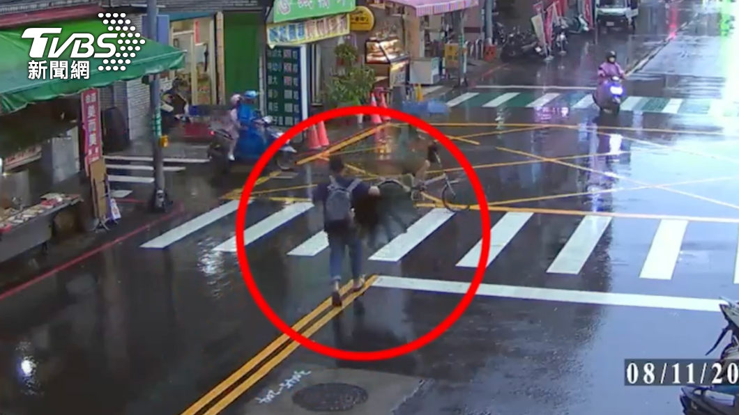 張姓犯嫌發現事跡敗露,立即逃跑。(圖/TVBS)