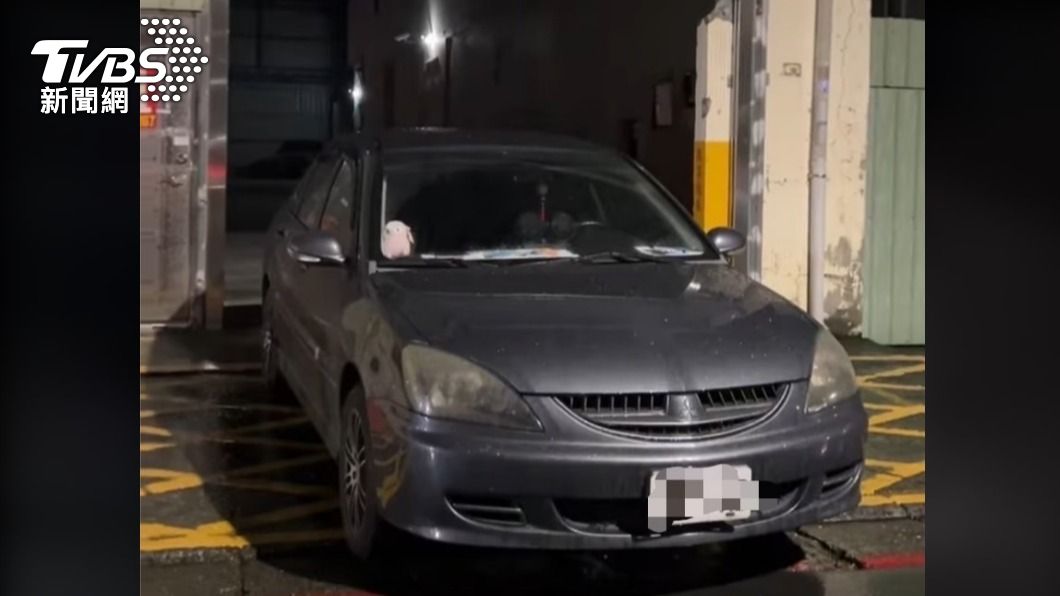 直接堵住!高雄超狂霸王停車 苦主氣炸報警卻「無法拖吊」