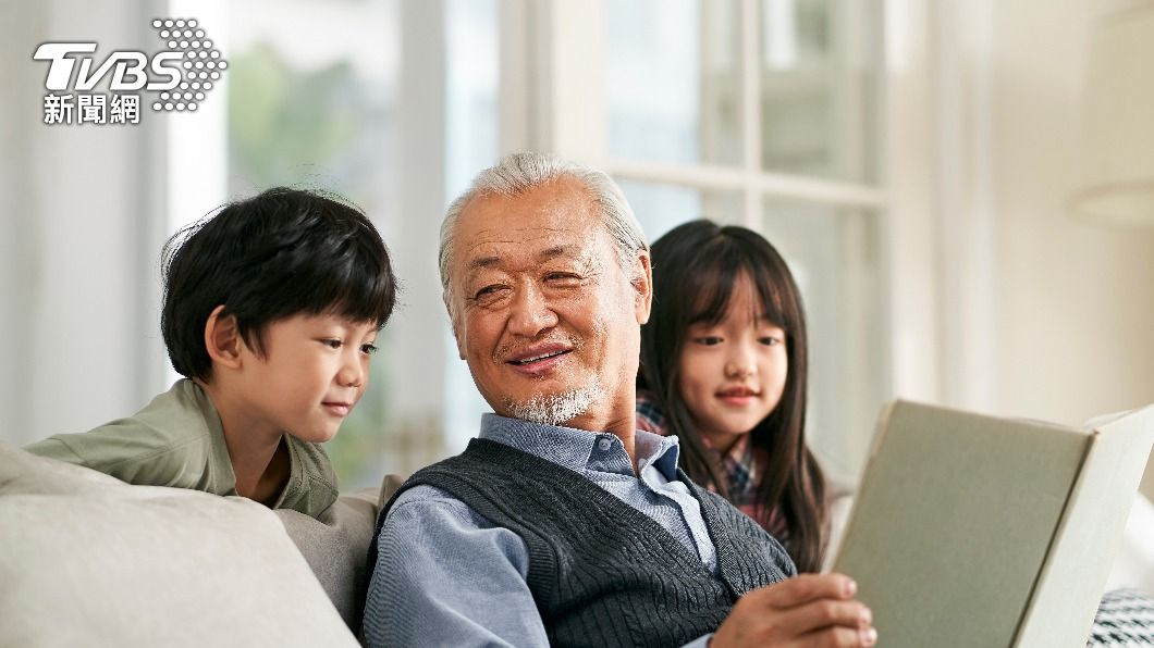 大介的兒子向爺爺表示感謝。(示意圖,非當事人/shutterstock達志影像)