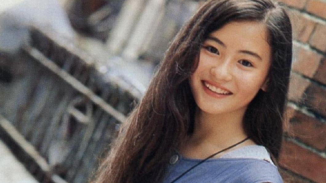 張柏芝約14歲時的舊照。（圖／翻攝自娛樂圈扒姐微博）